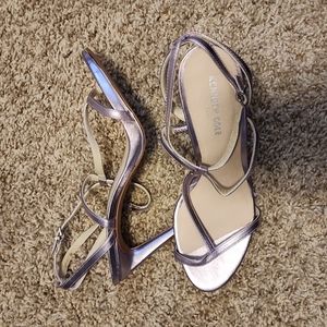 Women size 8.5 Kenneth Cole metallic purple sandal.
